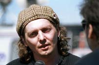 2001_2s.jpg (5346 bytes)
